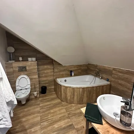 Number 5 Vlevo Dole Apartmán *