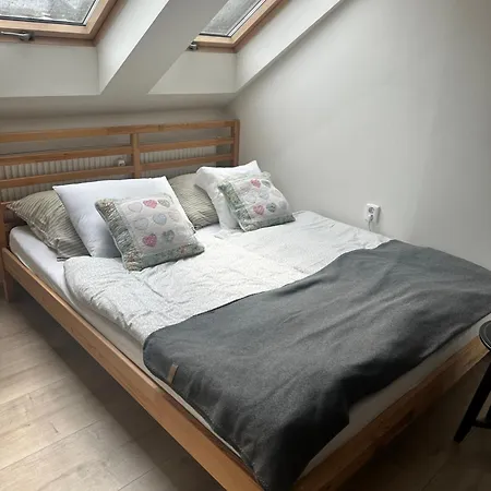 Number 5 Vlevo Dole Apartmán *