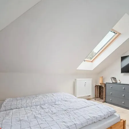 Number 5 Vlevo Dole Apartman