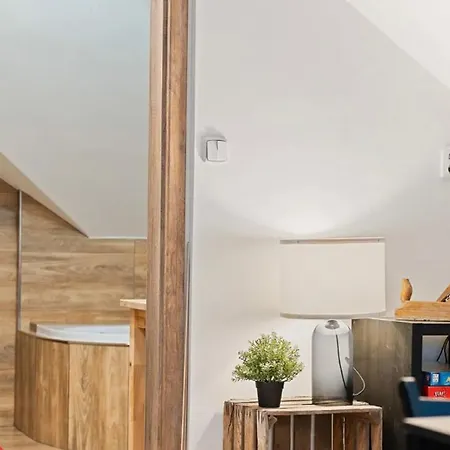 Apartman Number 5 Vlevo Dole *